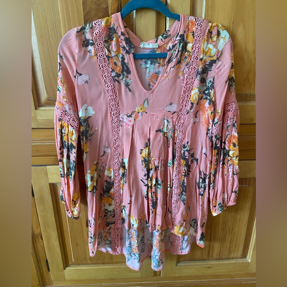 Altar’d State Women’s Floral Blouse/Tunic